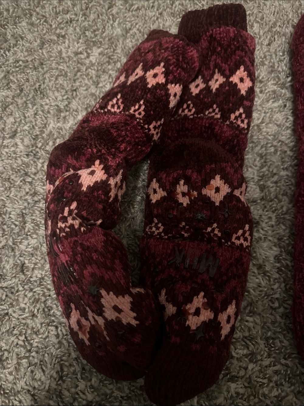 Women's Maroon & Pink Patterned Knit fuzzy socks
